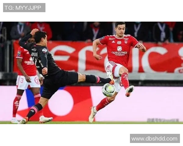 足球明星激战精彩瞬间回顾赛场上的巅峰对决与绝妙配合视频合集